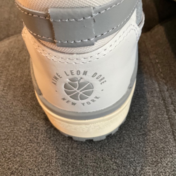 EUC ALD + New Balance 650 White Sneaker Size 10